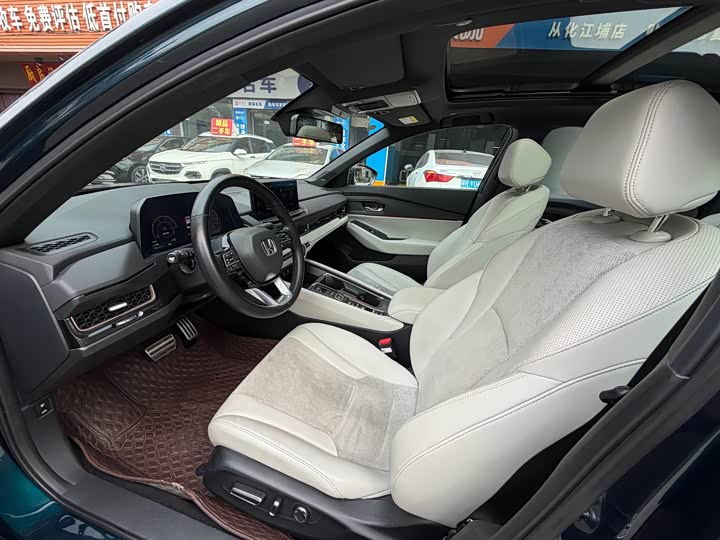 Фото 7 - Honda Inspire Hybrid