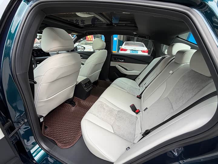 Фото 8 - Honda Inspire Hybrid