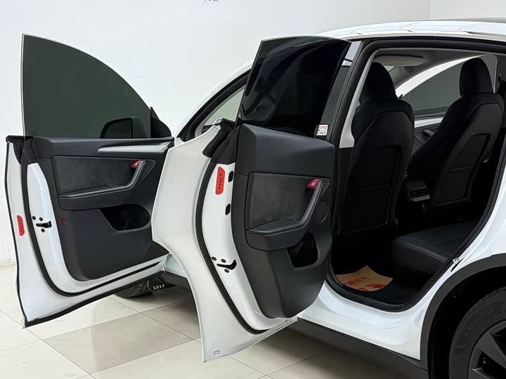 Фото 3 - Tesla Model Y