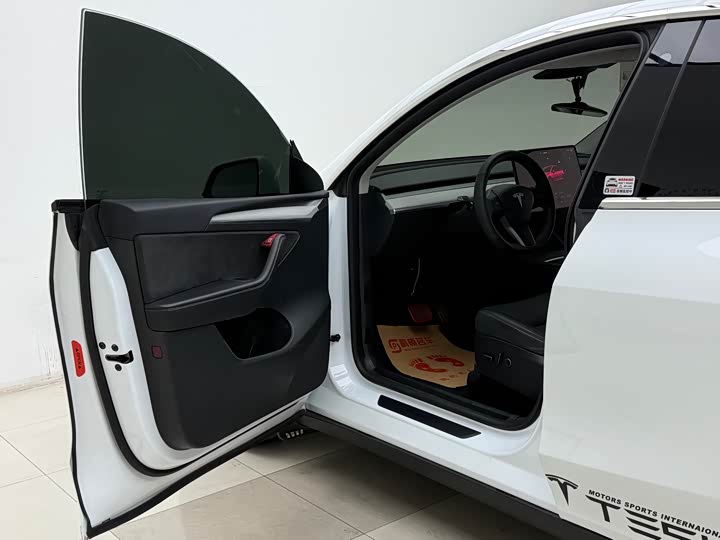 Фото 4 - Tesla Model Y
