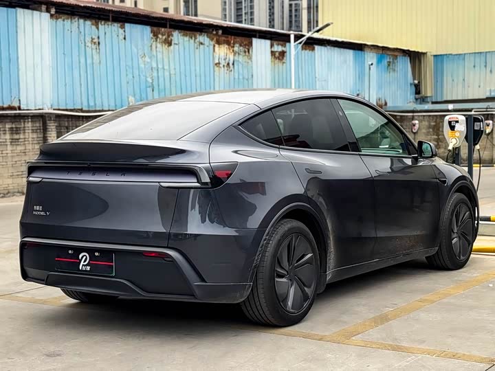 Фото 6 - Tesla Model Y