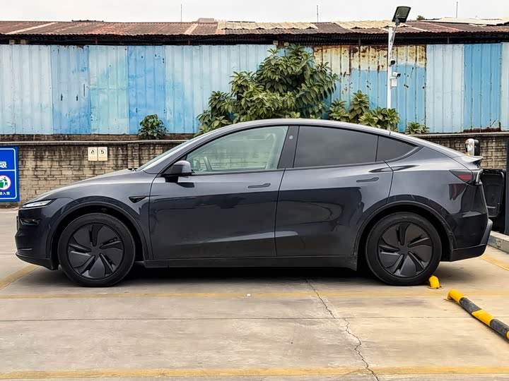 Фото 9 - Tesla Model Y