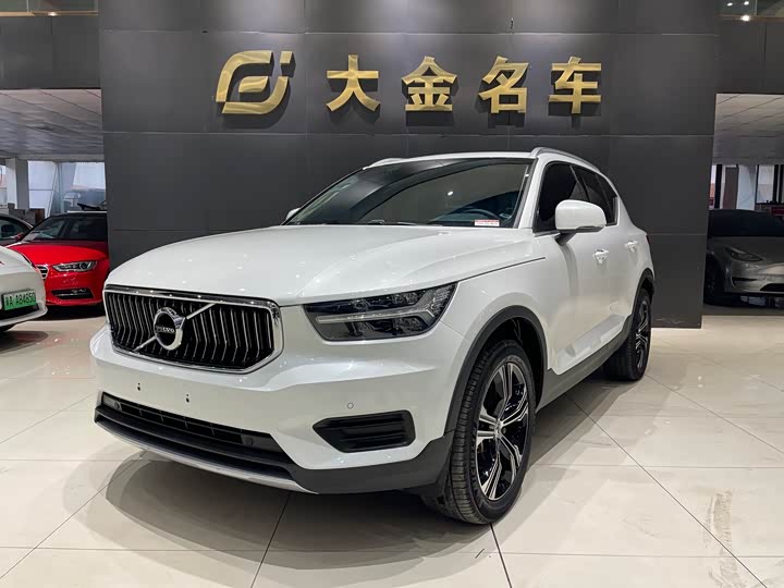 Фото 1 - Volvo XC40