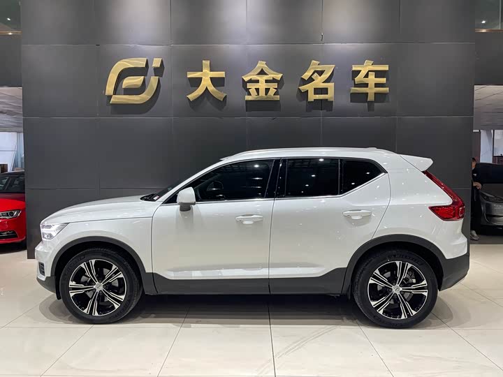 Фото 2 - Volvo XC40