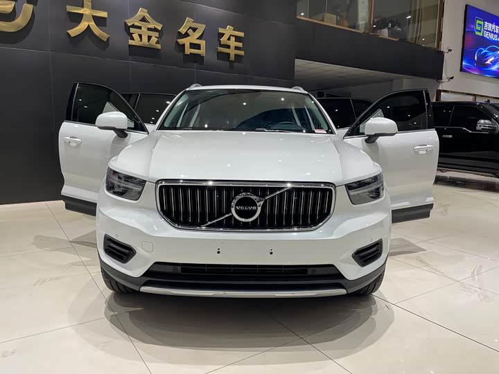 Фото 3 - Volvo XC40