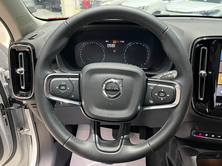 Фото 5 - Volvo XC40