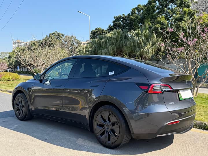 Фото 6 - Tesla Model Y