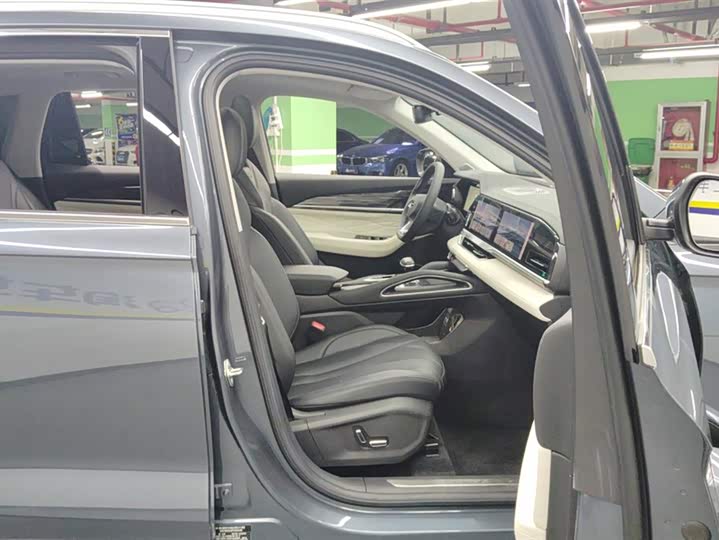 Фото 8 - Geely Monjaro