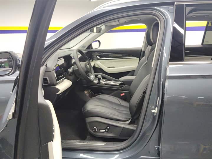 Фото 9 - Geely Monjaro