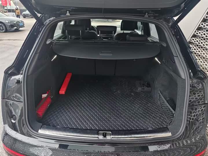 Фото 6 - Audi Q5L