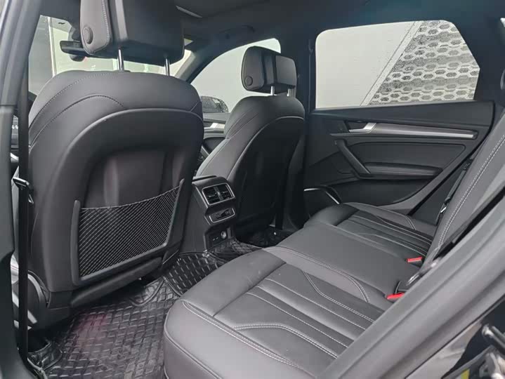 Фото 8 - Audi Q5L