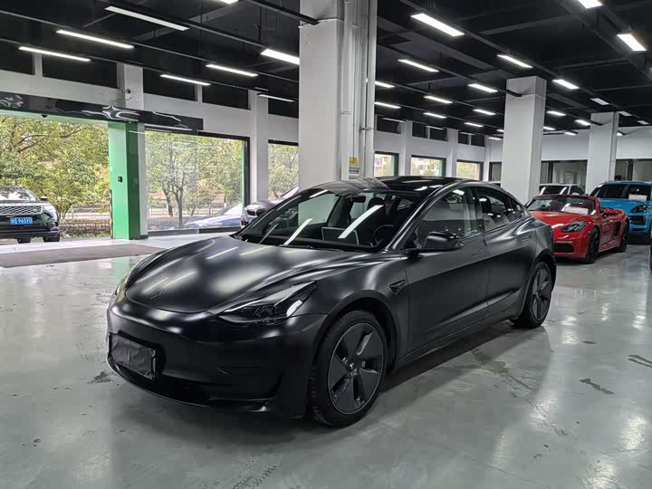 Фото 1 - Tesla Model 3