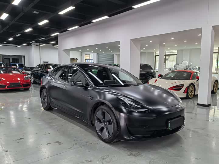 Фото 3 - Tesla Model 3