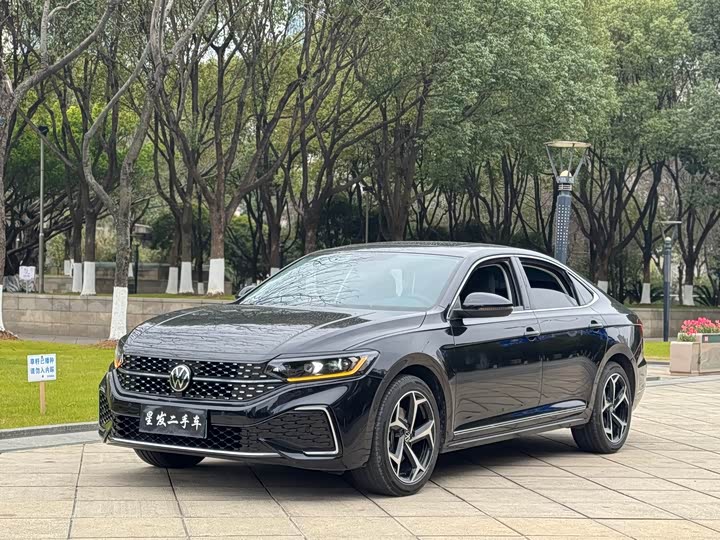 Фото 1 - Volkswagen Passat