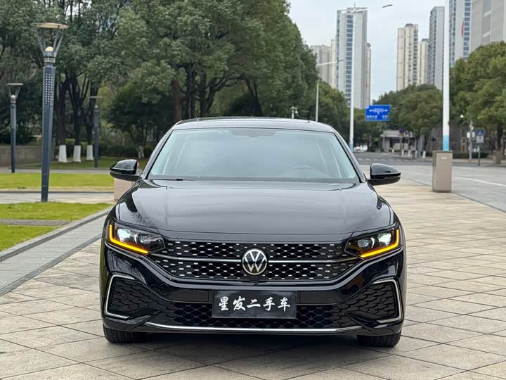 Фото 2 - Volkswagen Passat