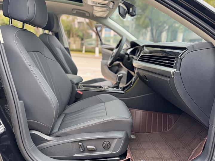 Фото 8 - Volkswagen Passat