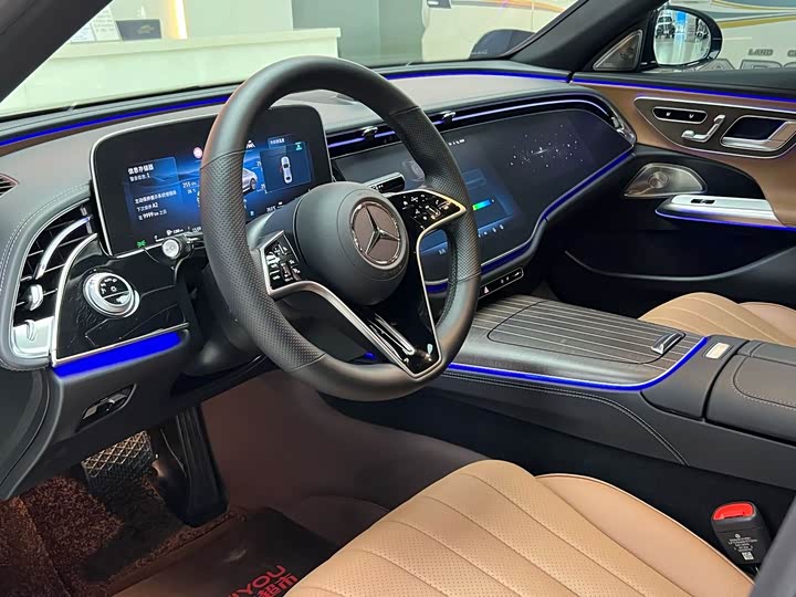 Photo 8 - Mercedes-Benz E-Class