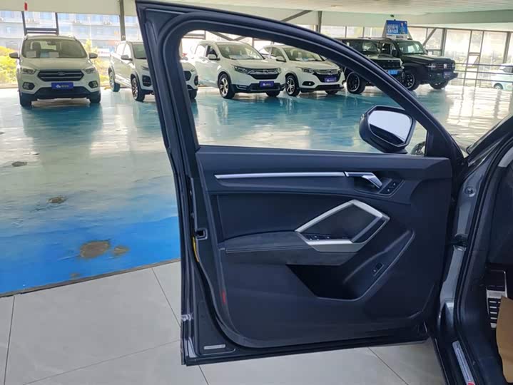 Фото 7 - Audi Q3