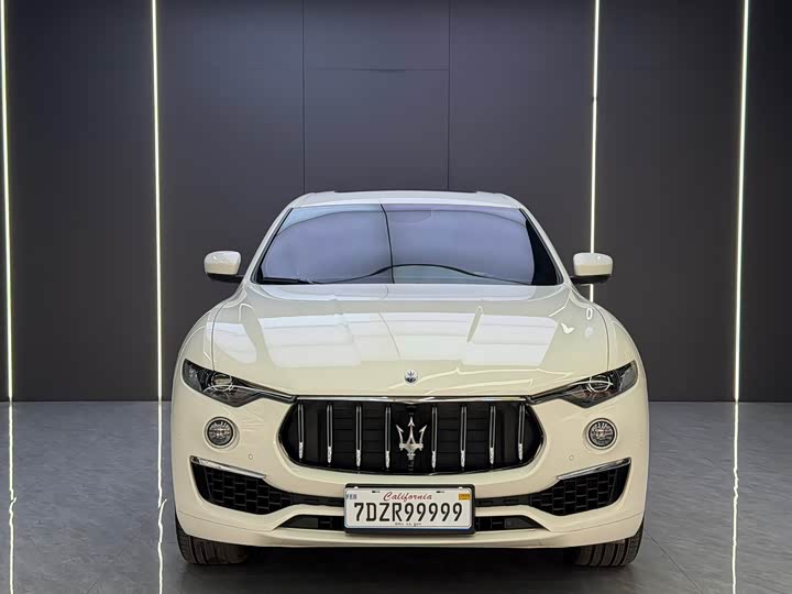 Фото 2 - Maserati Levante