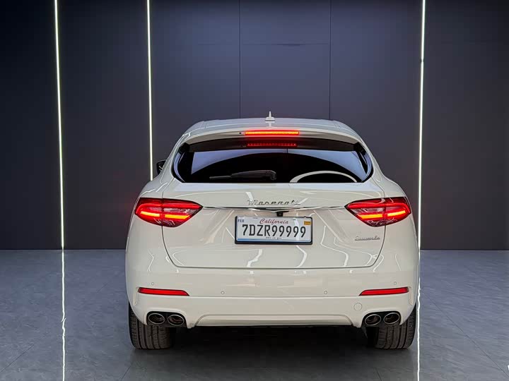 Фото 3 - Maserati Levante