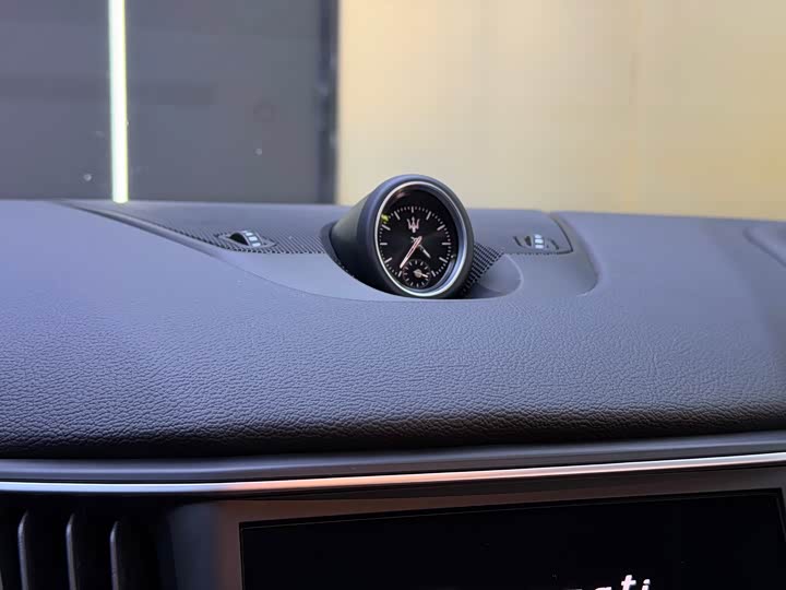 Фото 8 - Maserati Levante