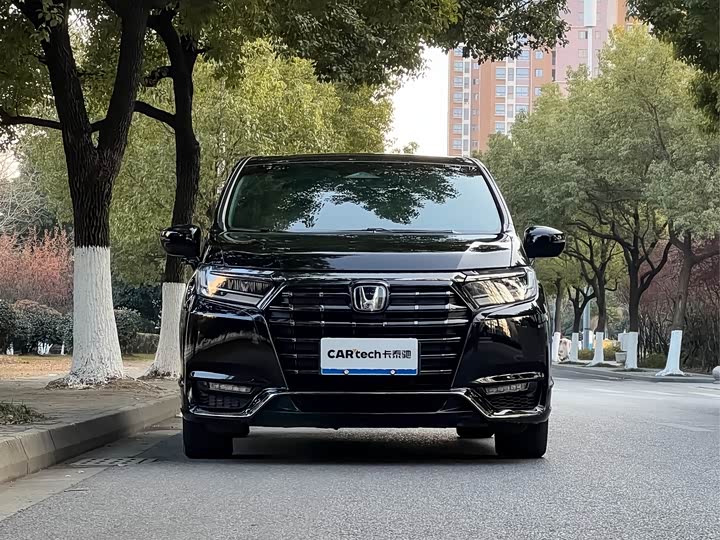 Фото 2 - Honda Elysion