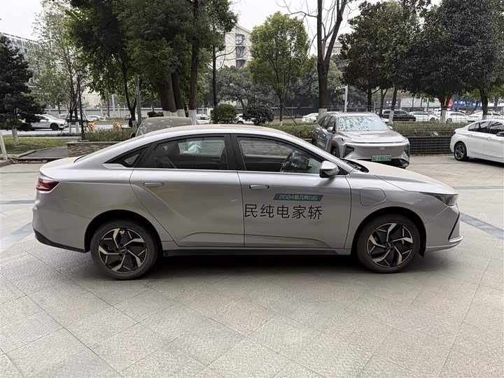 Фото 7 - Geely Geometry G6