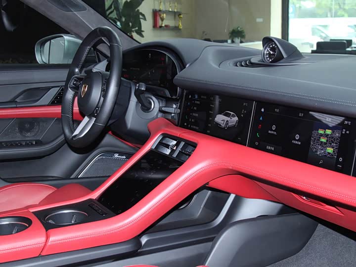 Фото 3 - Porsche Taycan