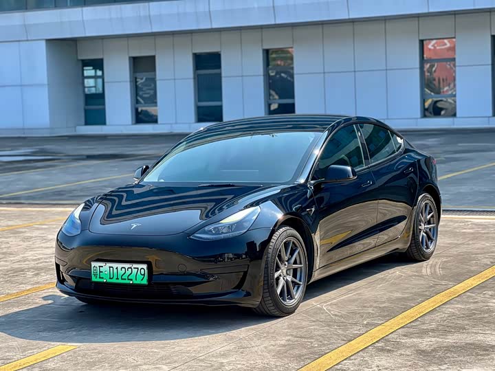 Фото 1 - Tesla Model 3