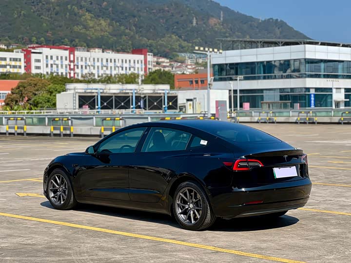 Фото 5 - Tesla Model 3