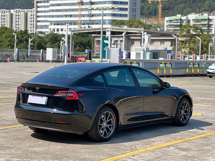 Фото 7 - Tesla Model 3