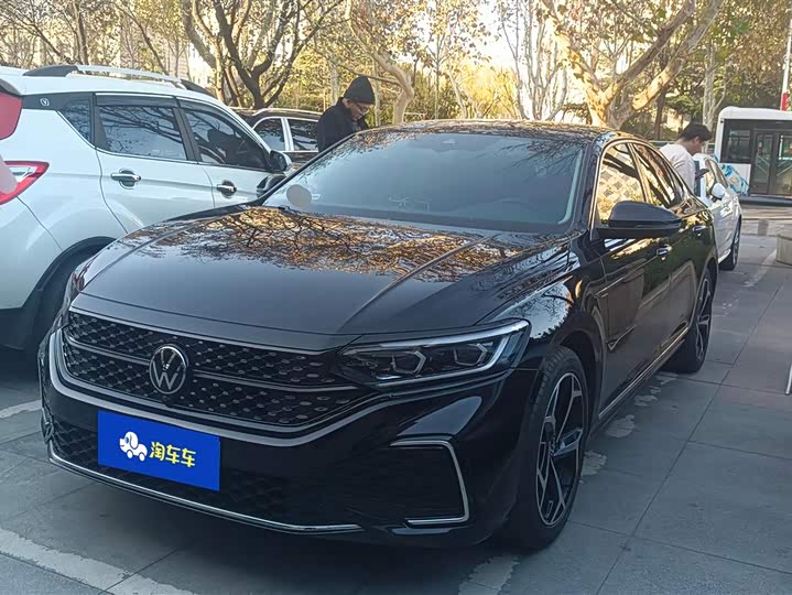 Фото 1 - Volkswagen Passat