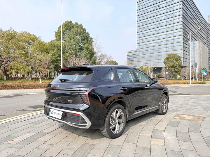 Фото 9 - Hongqi HS3 Hybrid