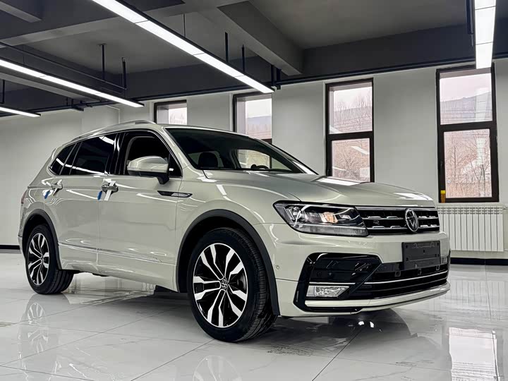 Фото 3 - Volkswagen Tiguan L Pro