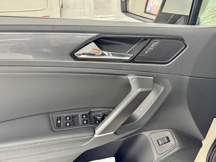 Фото 6 - Volkswagen Tiguan L Pro