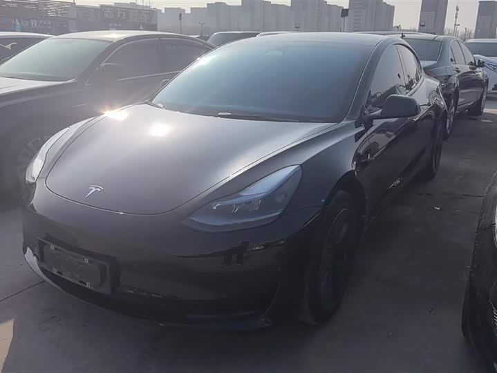 Фото 1 - Tesla Model 3