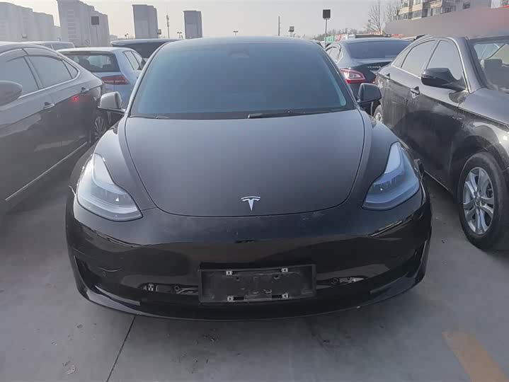 Фото 2 - Tesla Model 3