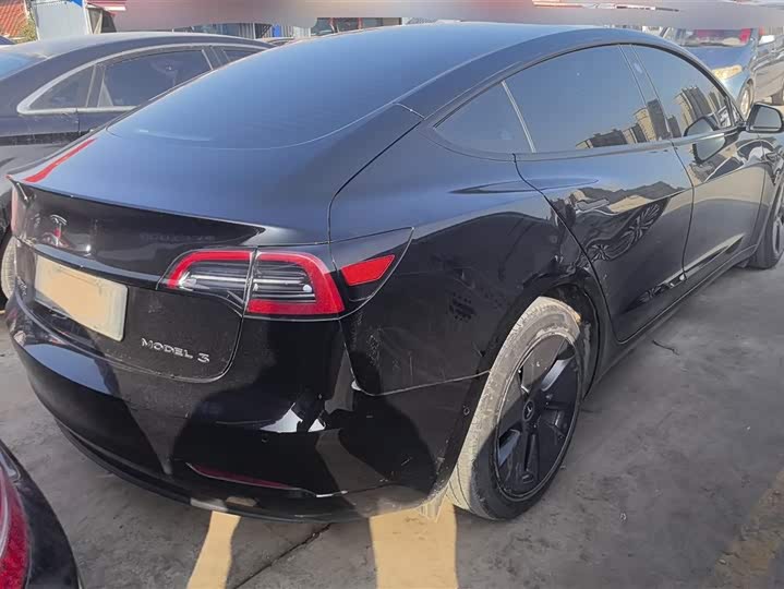 Фото 3 - Tesla Model 3