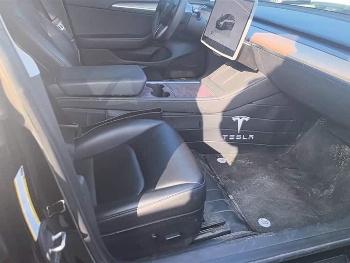 Фото 8 - Tesla Model 3