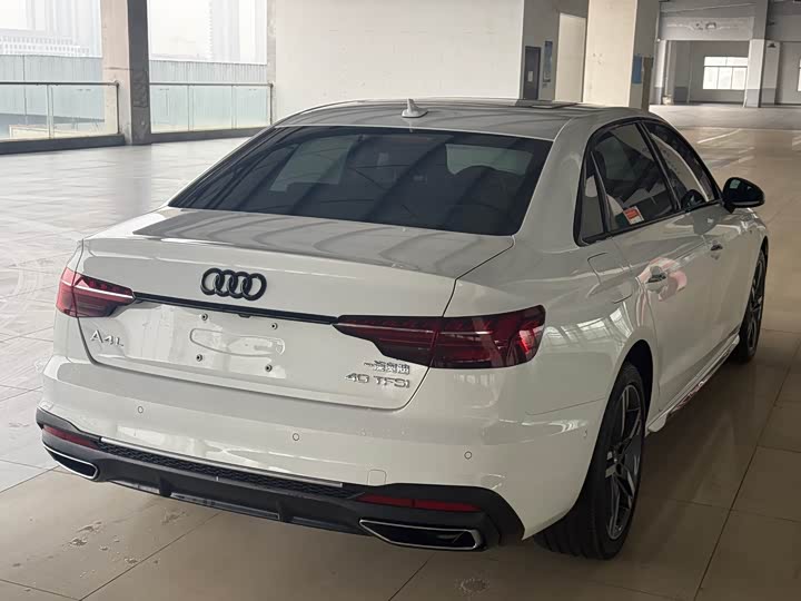 Фото 4 - Audi A4L