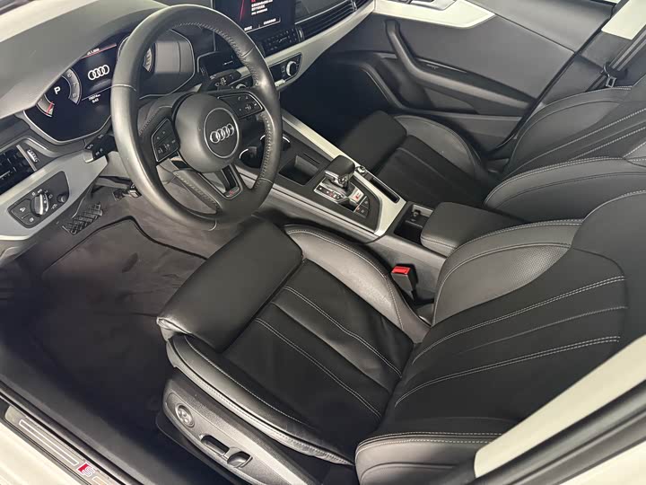 Фото 6 - Audi A4L