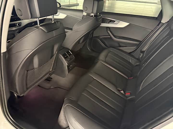 Фото 7 - Audi A4L