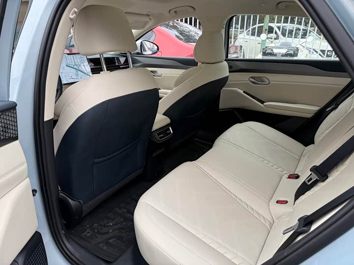 Фото 9 - BYD Qin L