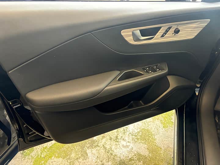 Фото 5 - Hongqi E-QM5