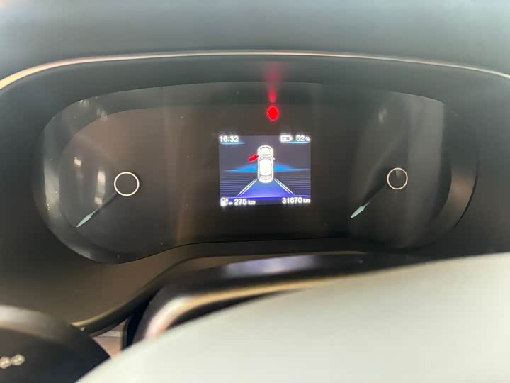 Фото 6 - Hongqi E-QM5