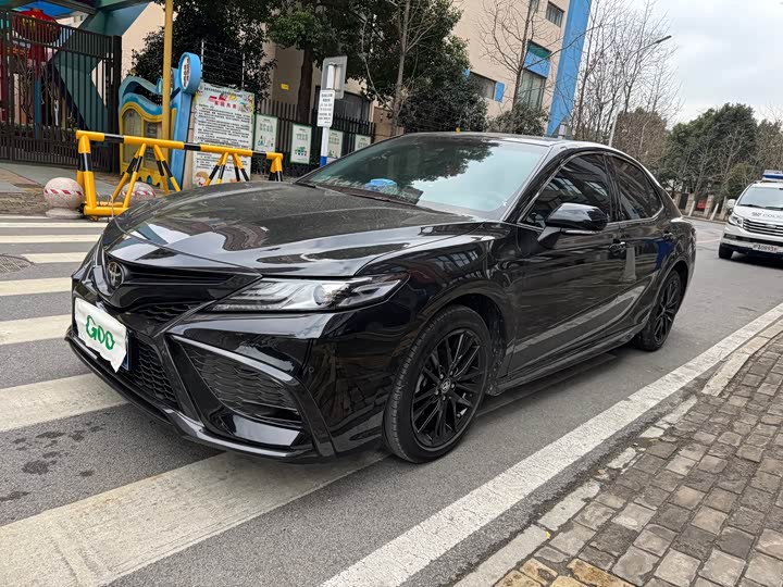 Фото 2 - Toyota Camry