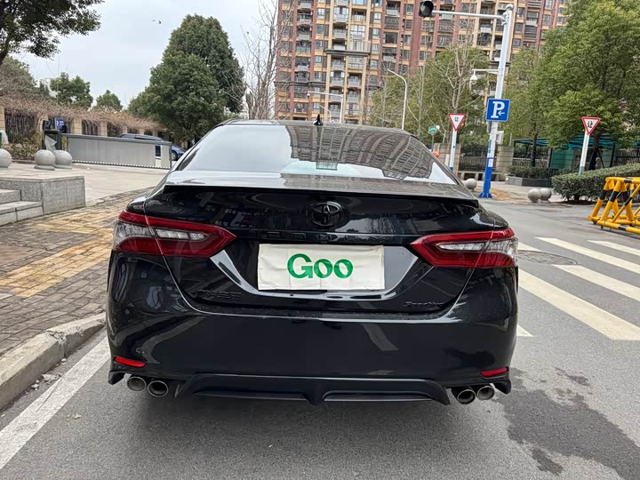 Фото 5 - Toyota Camry