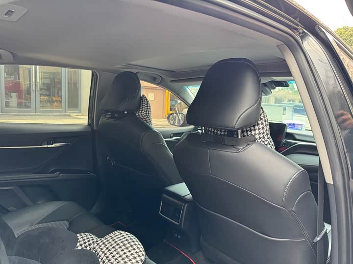 Фото 9 - Toyota Camry