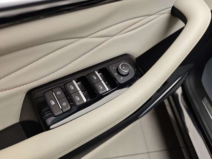 Фото 9 - Geely Monjaro