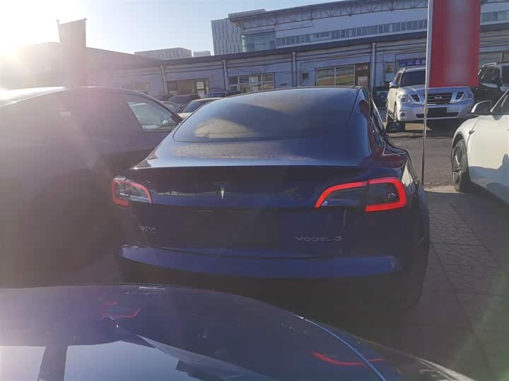 Фото 6 - Tesla Model 3